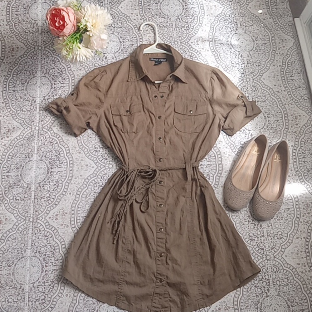 Rachael and Chloe button down dress